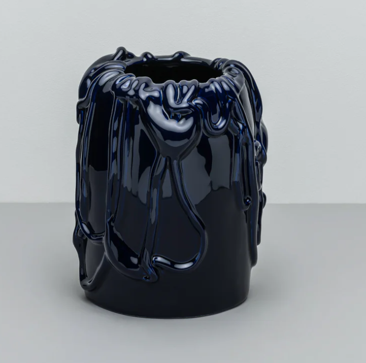 Vase af Michael Kvium